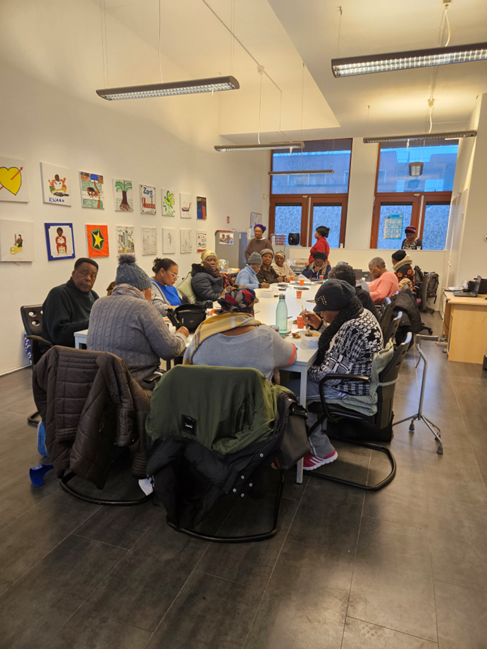 Een aantal toekomstige bewoners van House of Harmony.png